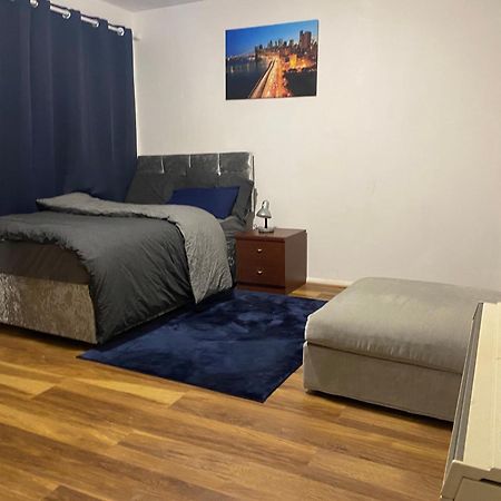 Double En-Suite Rooms Nevendon 外观 照片