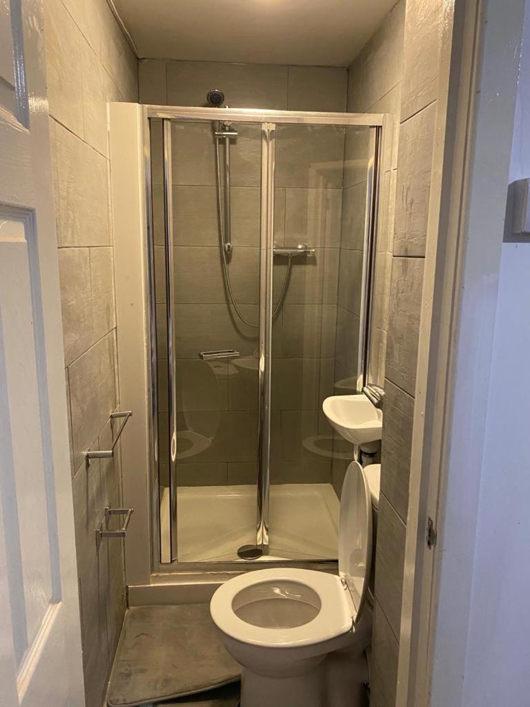 Double En-Suite Rooms Nevendon 外观 照片